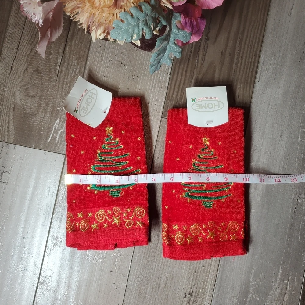 NWT HOME for the Holidays 2pc Christmas Tree Fingertip Towel Bundle Red Green